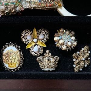 Elegant Gold and Yellow Brooch Set